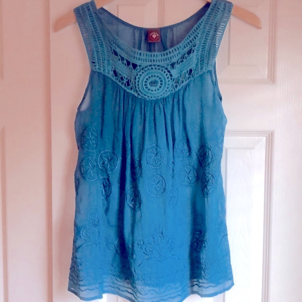Language Sleeveless Blouse